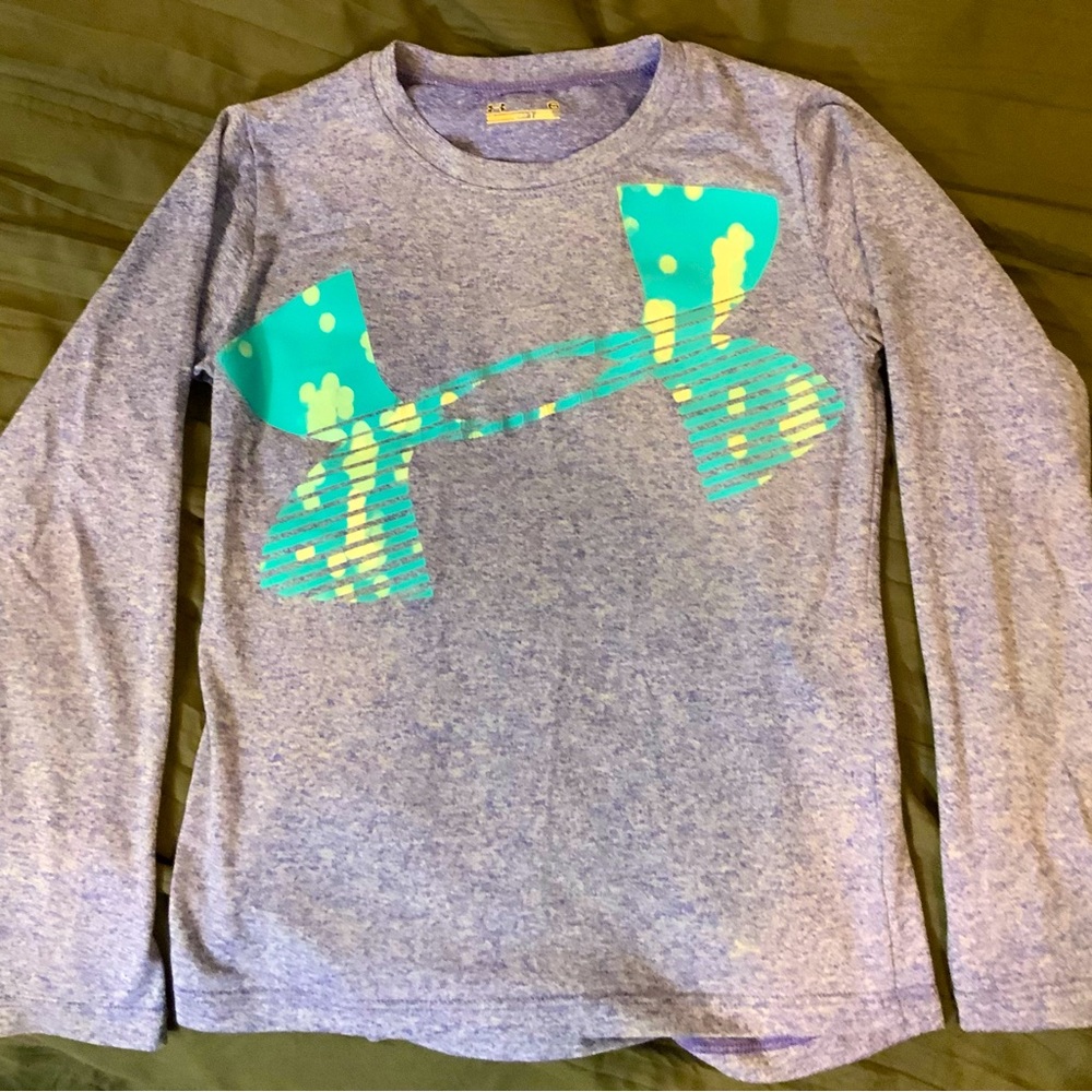 Under Armor Girls Dry fit shirt